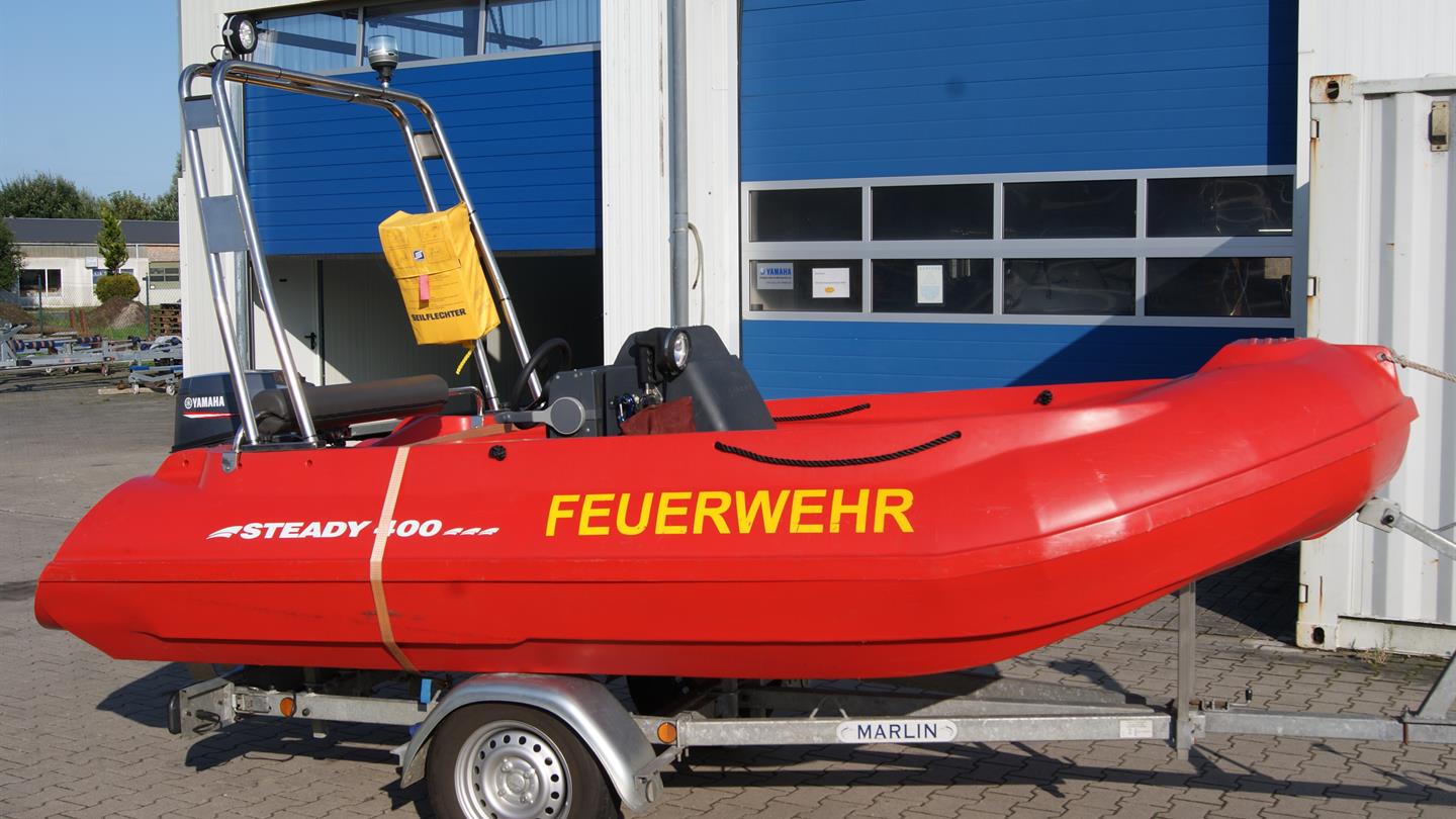 Steady 400 Rettungs- und Feuerwehrboot