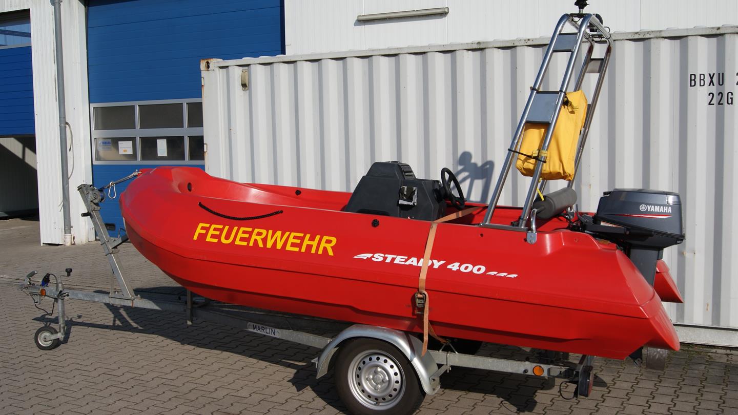 Steady 400 Rettungs- und Feuerwehrboot